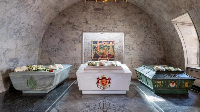 La Casa Real noruega muestra por primera vez el sárcofago del rey Harald V con homenaje al mar y a la reina viuda Sonia