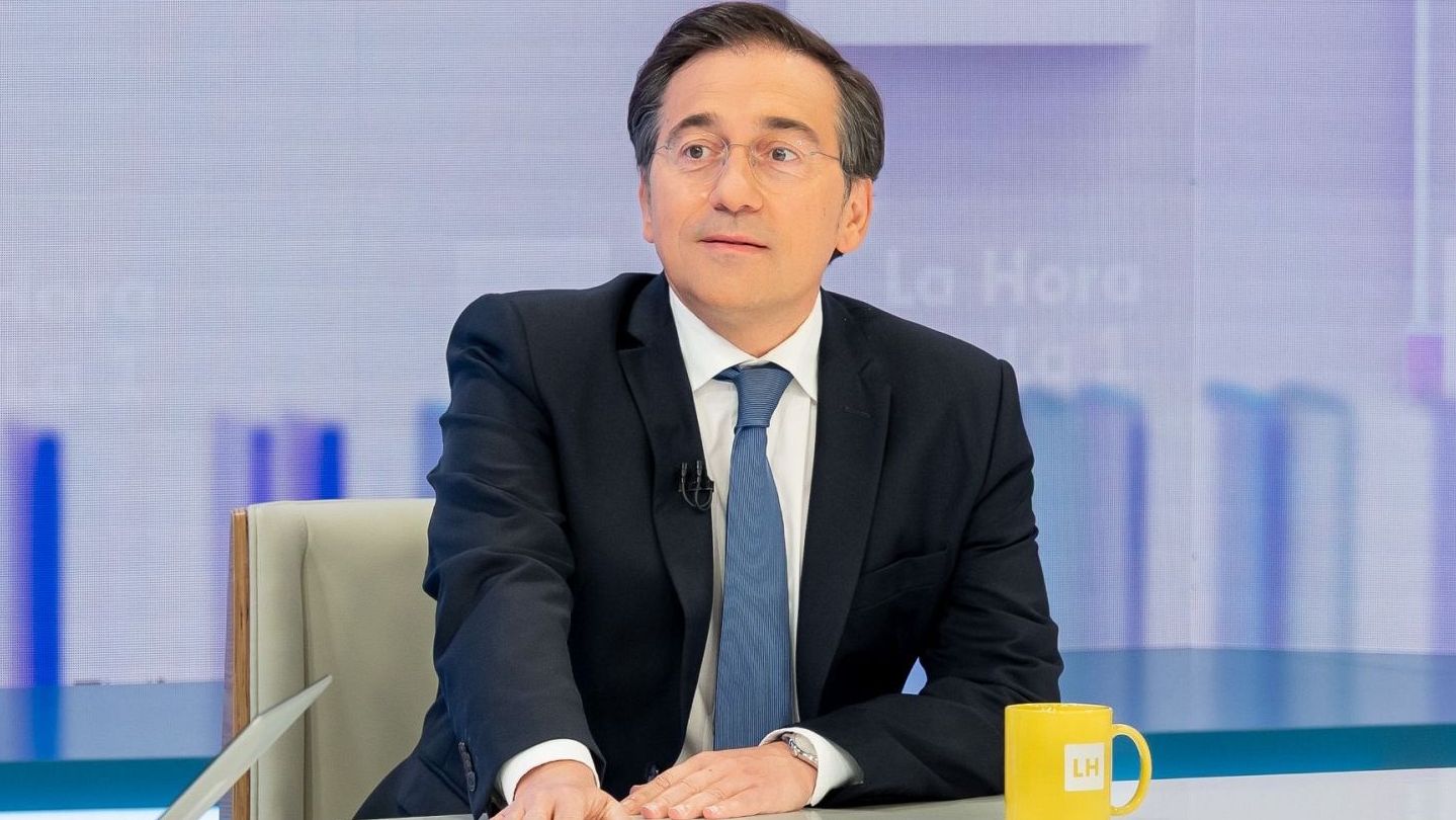 Albares, el político que más busca ir a la tele: el ministro sale en entrevistas en pantalla una media de 8 minutos por semana