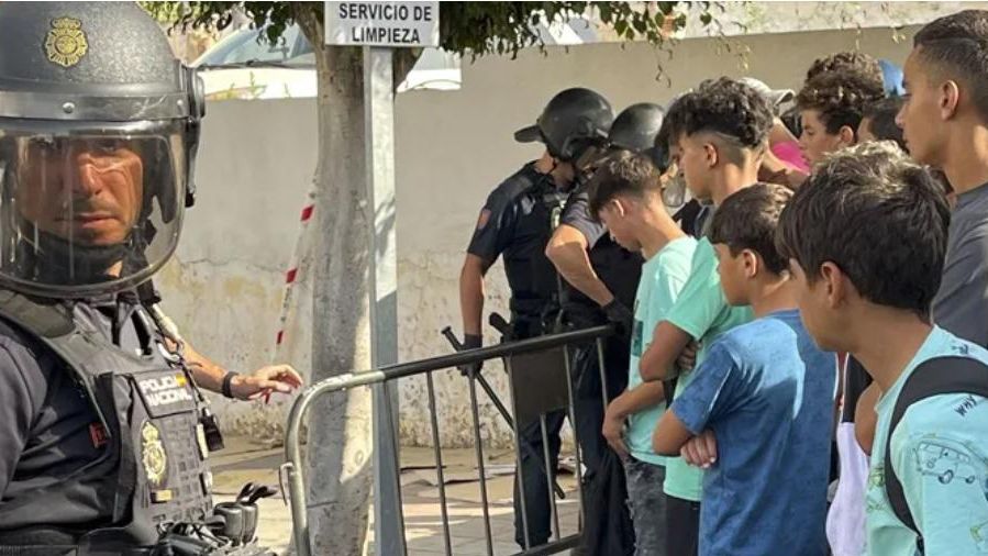 Sira Rego dice que los menores de Ceuta irán a la Península, Torres que a Marruecos y Moncloa que ambos aciertan