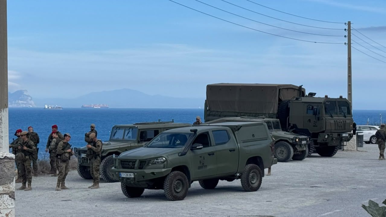 Policía y Ejército se despliegan en la frontera de Ceuta ante una alerta por un nuevo asalto de centenares de subsaharianos