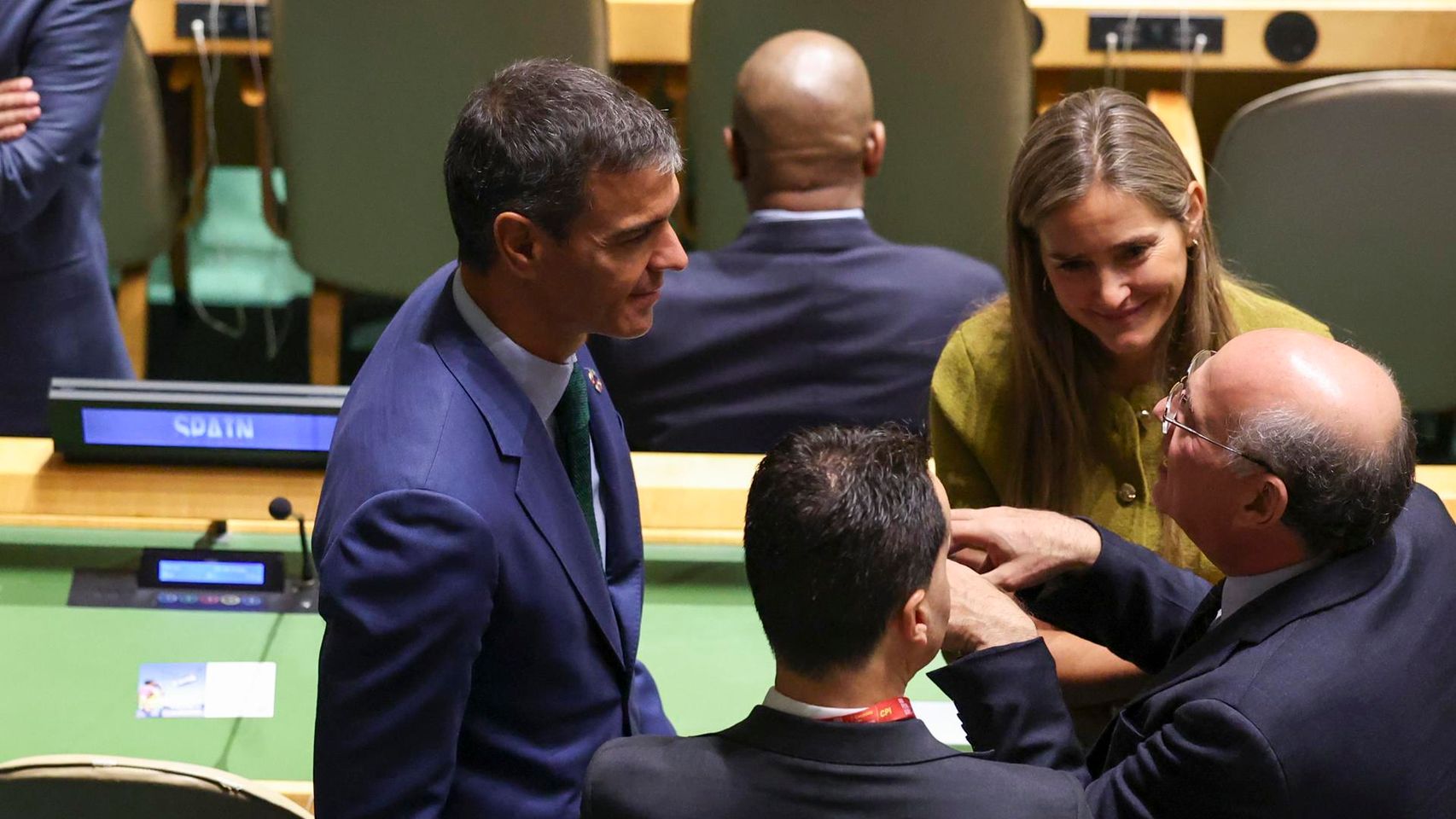 Sánchez pasa de alabar la «gestión inteligente» de Rabat en la invasión a decir que «falló en sus controles fronterizos»