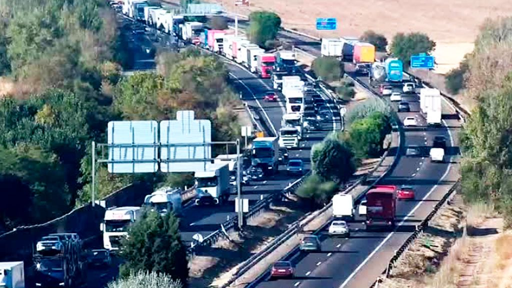 Fotografía de la DGT de la situación en la A-62 en Arroyo de la Encomienda.