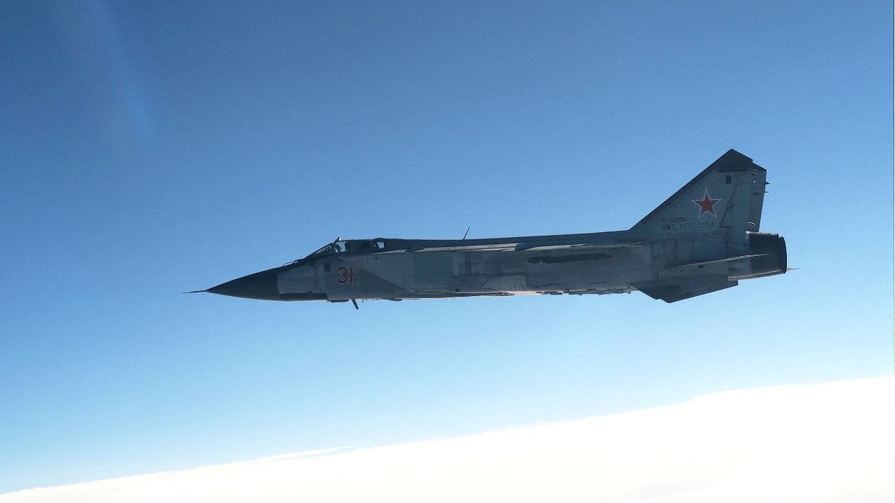 Cazas de Finlandia y Suecia interceptan un escuadrón de aviones rusos sobre el Báltico en su primera misión conjunta