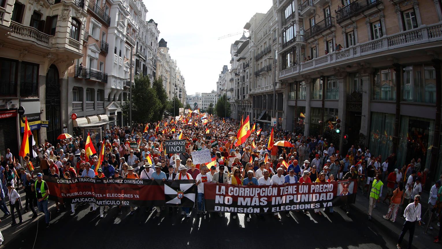 20.000 personas en Madrid piden elecciones y claman por la «defensa de Ceuta»