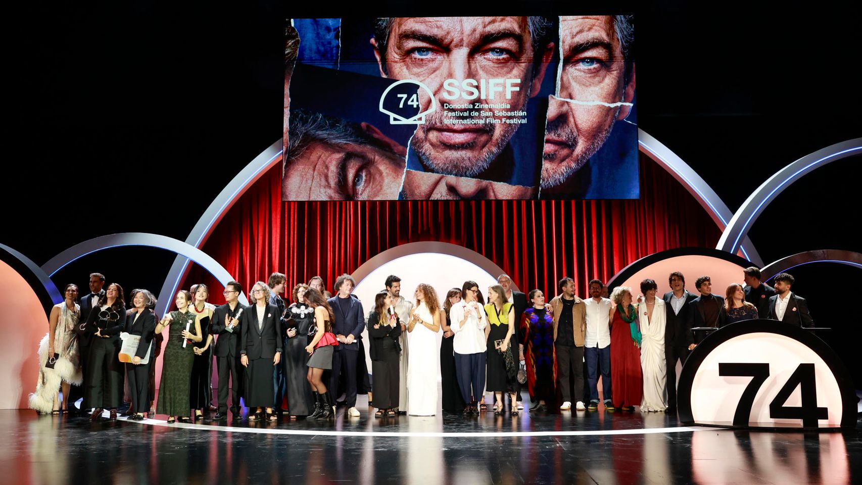 Mike Leigh gana la Concha de Oro del Festival de San Sebastián con la película ‘Tender Loving Care’
