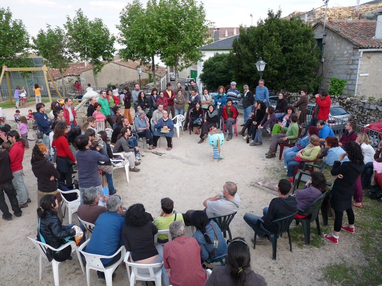 Asamblea en Bustaviejo organizada por Raúl San Juan durante el 15-M.