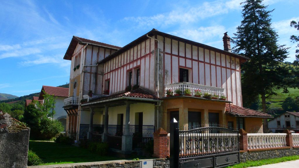 Casa típica de los indianos en Areso.