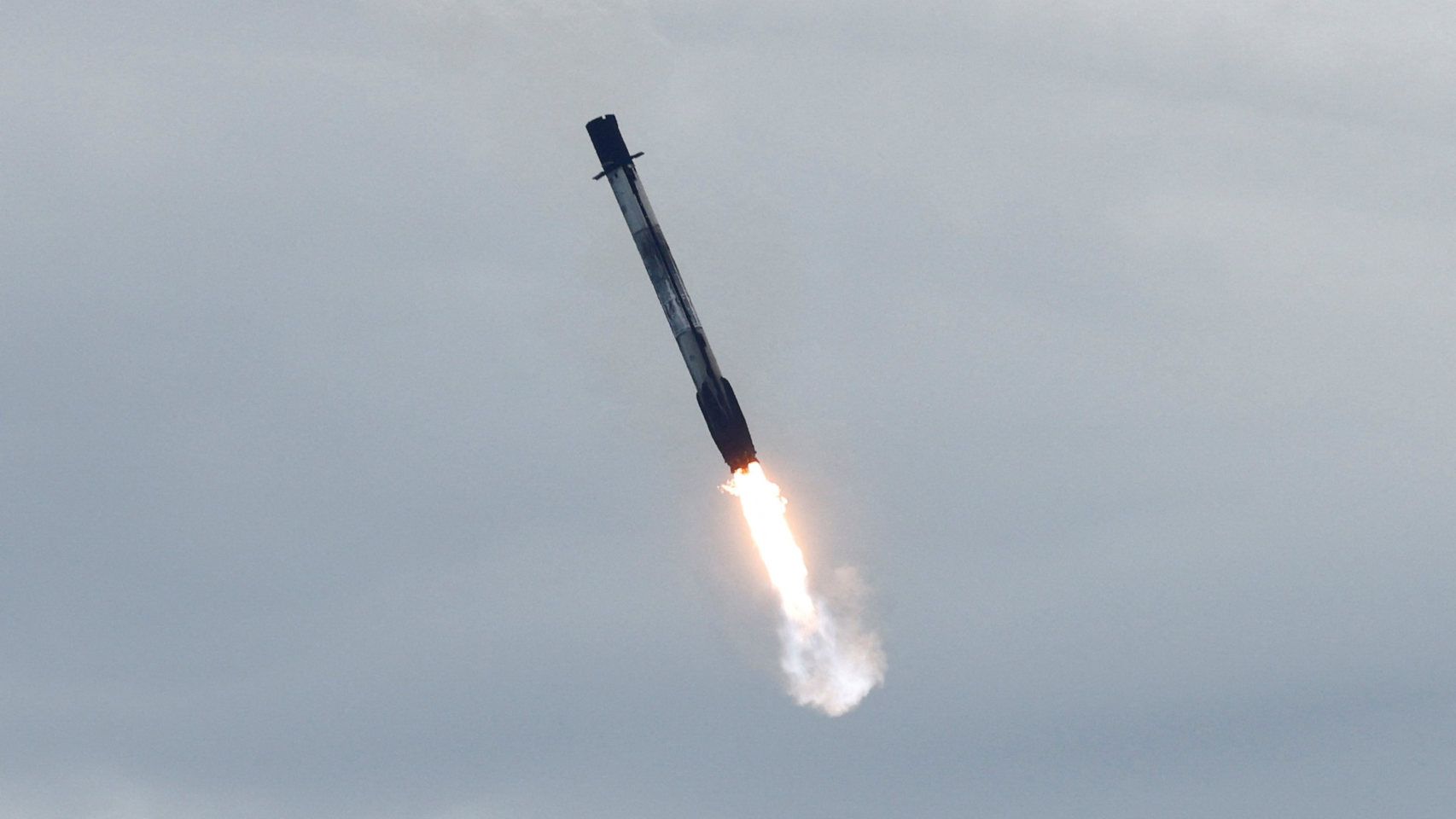 El cohete Falcon 9 usado en la misión Crew-13 vuelve a tierra
