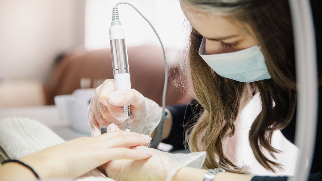 De acuerdo a los expertos, la técnica y las herramientas que se usen son también fundamentales para mantener una buena salud de la uña y en la piel.