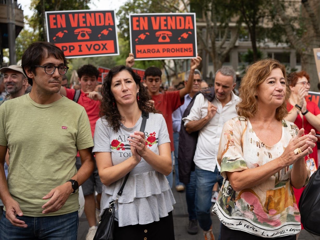 acusa a la derecha de «traición» por votar contra los decretos del Gobierno