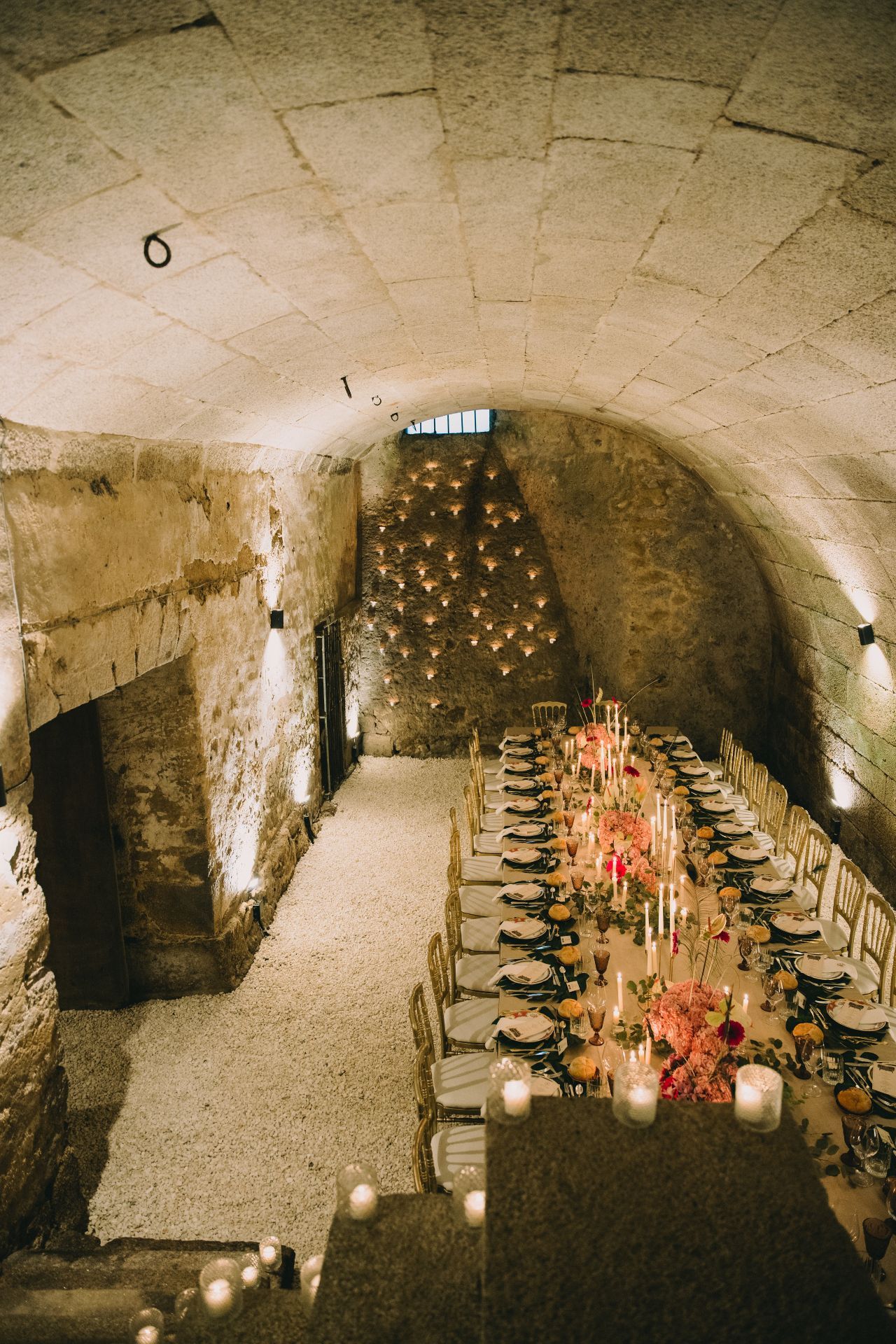 La cena de gala en las viejas caballerizas, bajo una bóveda