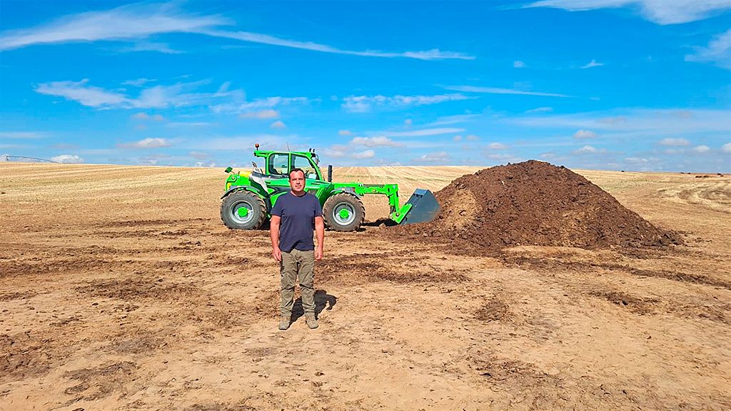Otra imagen del agricultor, Mauro Santana Martín.