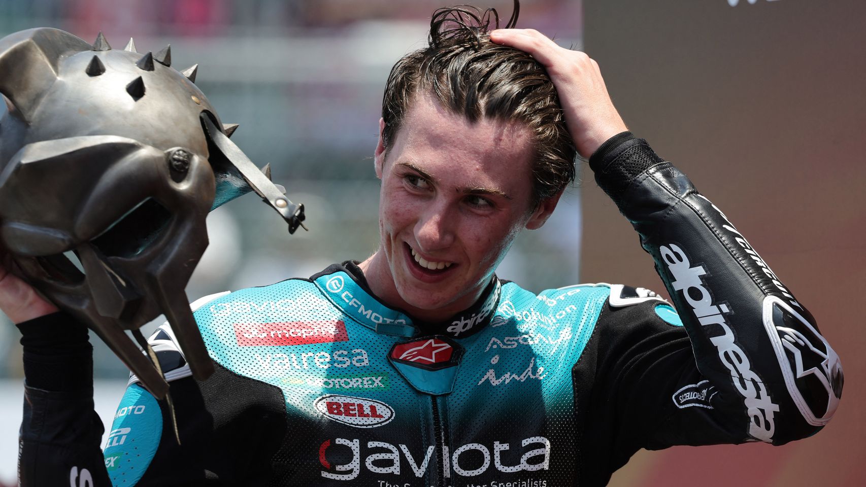Máximo Quiles se corona campeón del mundo de Moto3 al ganar en Mandalika