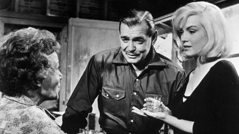 Thelma Ritter, Clark Gable y Marilyn Monroe en una escena de 'Vidas rebeldes', dirigida por John Huston.