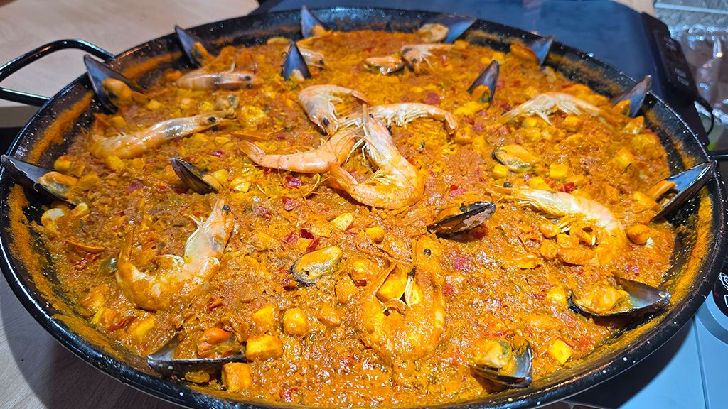 Paella de marisco del Bar La Terraza en Valladolid.