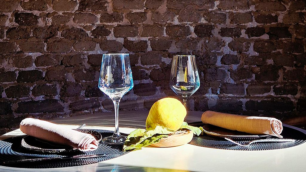 Una mesa en el Restaurante Aderezo de Pedrajas de San Esteban.