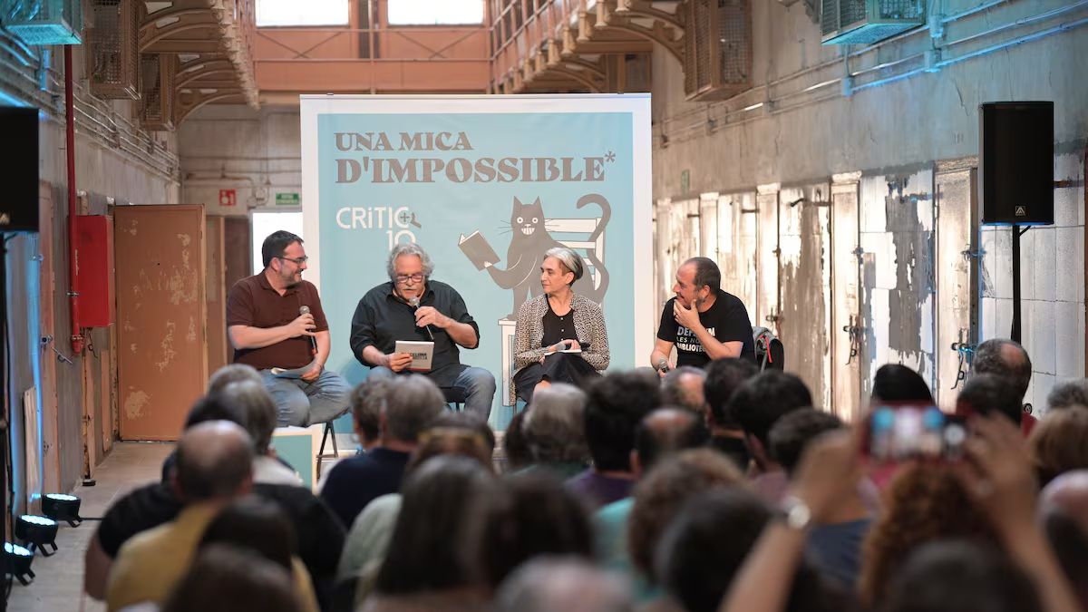 Joan Tardà (ERC), Ada Colau (Comunes) y David Fernández (CUP), en un acto celebrado el pasado junio en la cárcel modelo de Barcelona.