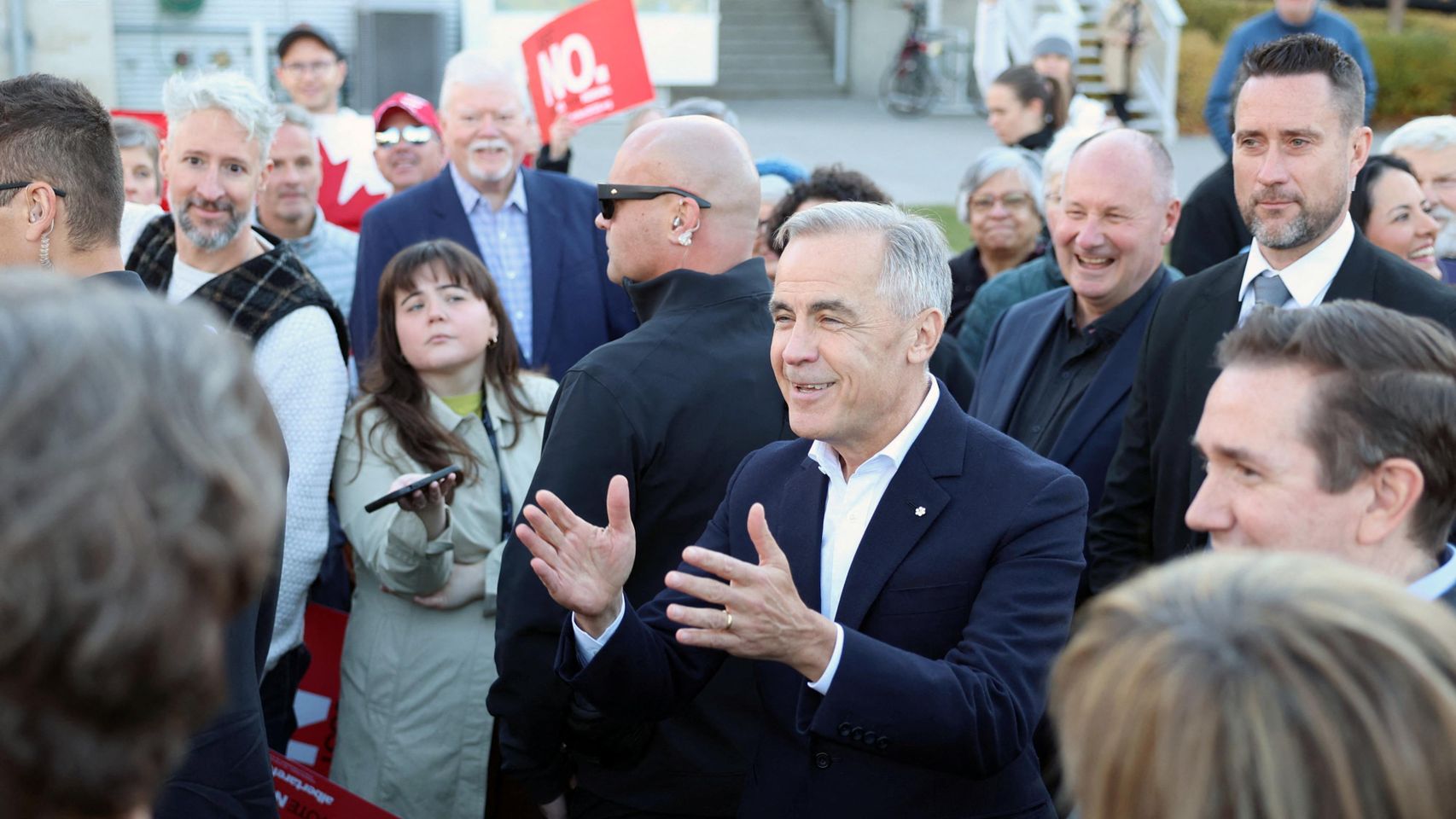El primer ministro canadiense, Mark Carney, durante su visita a Calgary.