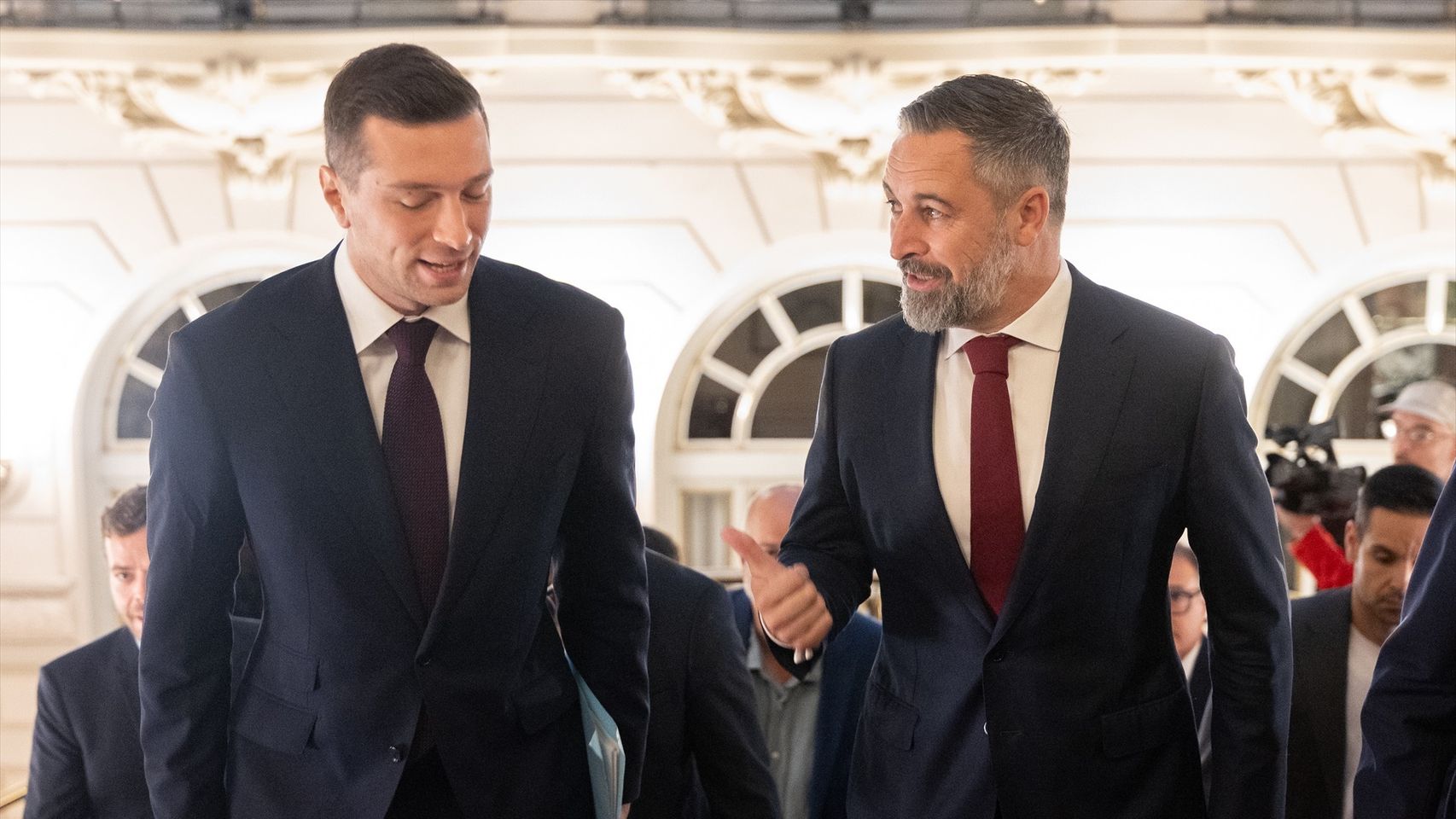 Vox, dispuesto a demostrar altura de miras ante el frente popular en el Senado: el lunes decidirá si pacta con el PP