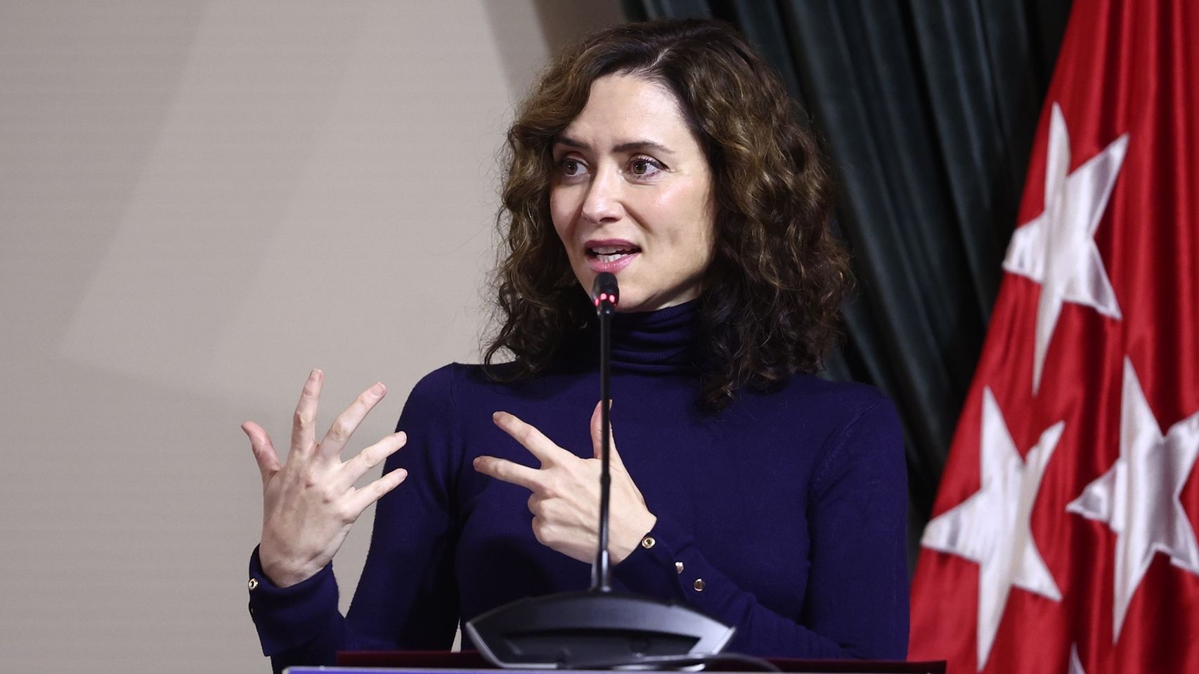 La presidenta de la Comunidad de Madrid, Isabel Díaz Ayuso, interviene durante el foro 'La Longevidad tiene nombre de Mujer', a 19 de octubre.