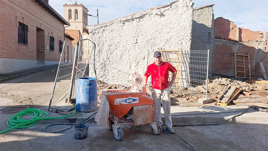 Imagen de Gonzalo Flores trabajando. 