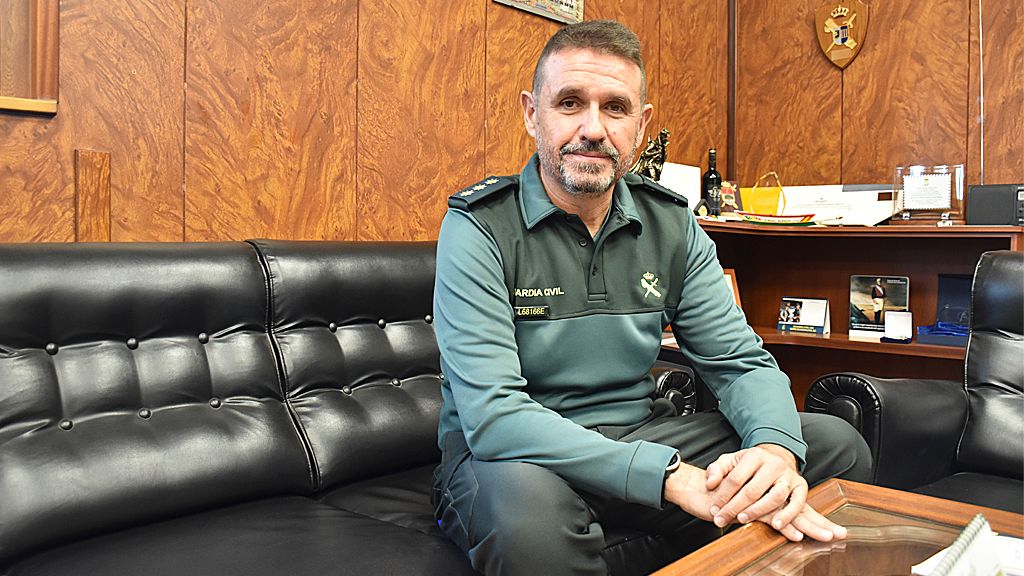 Gustavo Dorda atiende a EL ESPAÑOL de Castilla y León en su despacho.