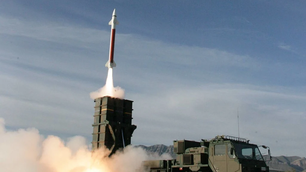 Lanzamiento de un misil antiaéreo Type 03 de Japón