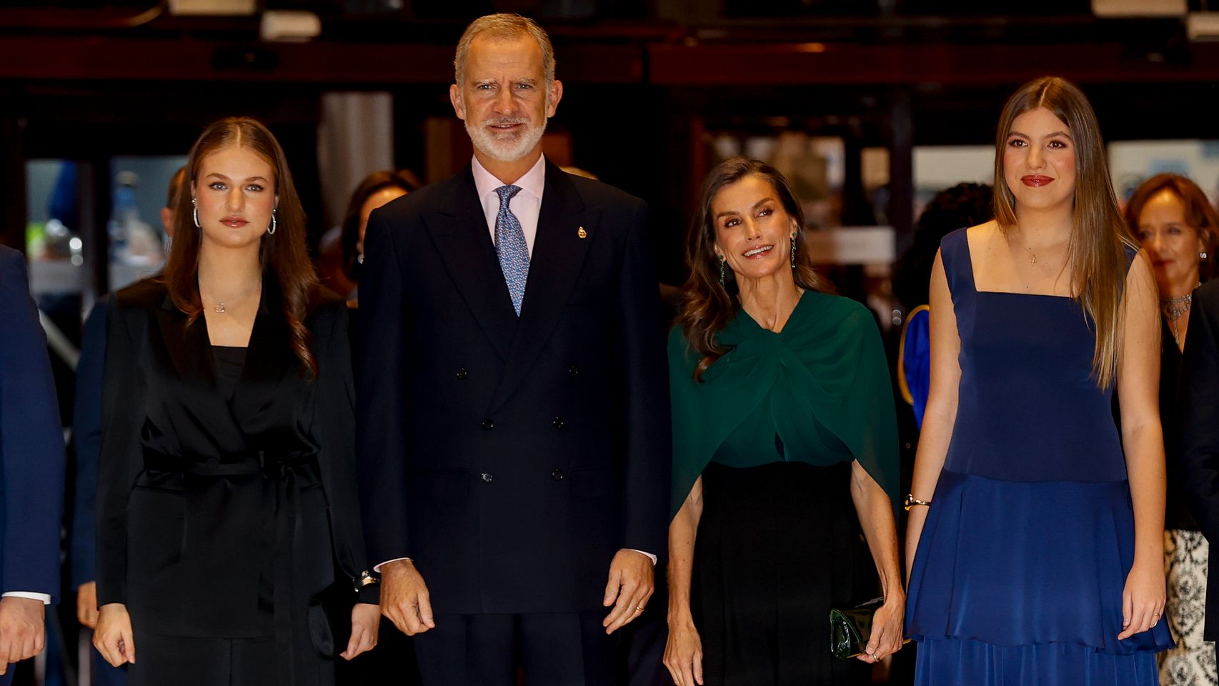 Los Reyes y sus hijas en el cocncierto previo a los Princesa de Asturias.