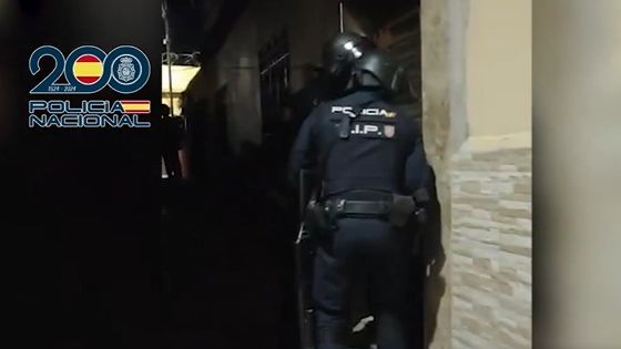 La Policía Nacional durante el operativo.