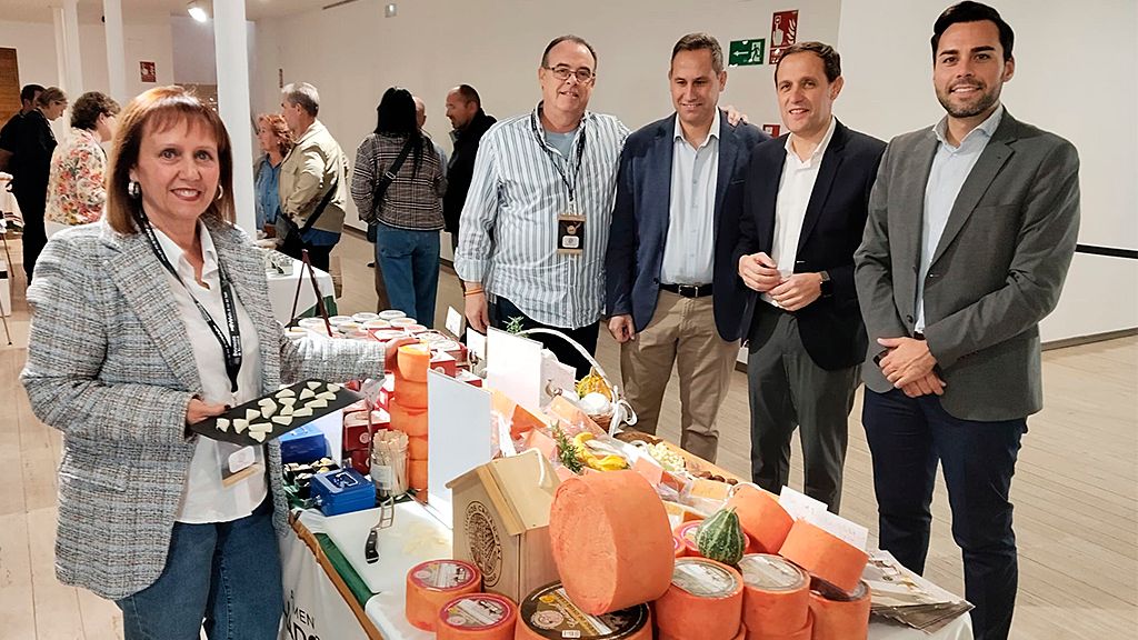 El presidente de la DIputación de Valladolid, Conrado Íscar, participa en la apertura de Vallaqueso.