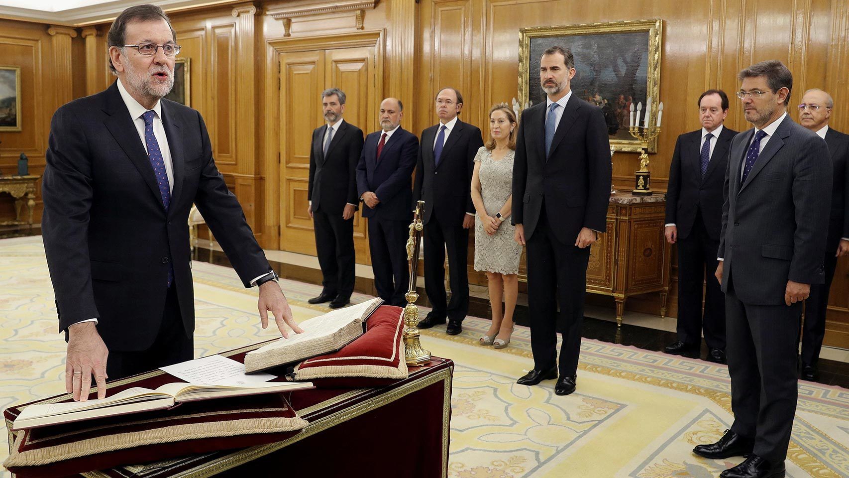 Rajoy jura en la Zarzuela ante el Rey Felipe.
