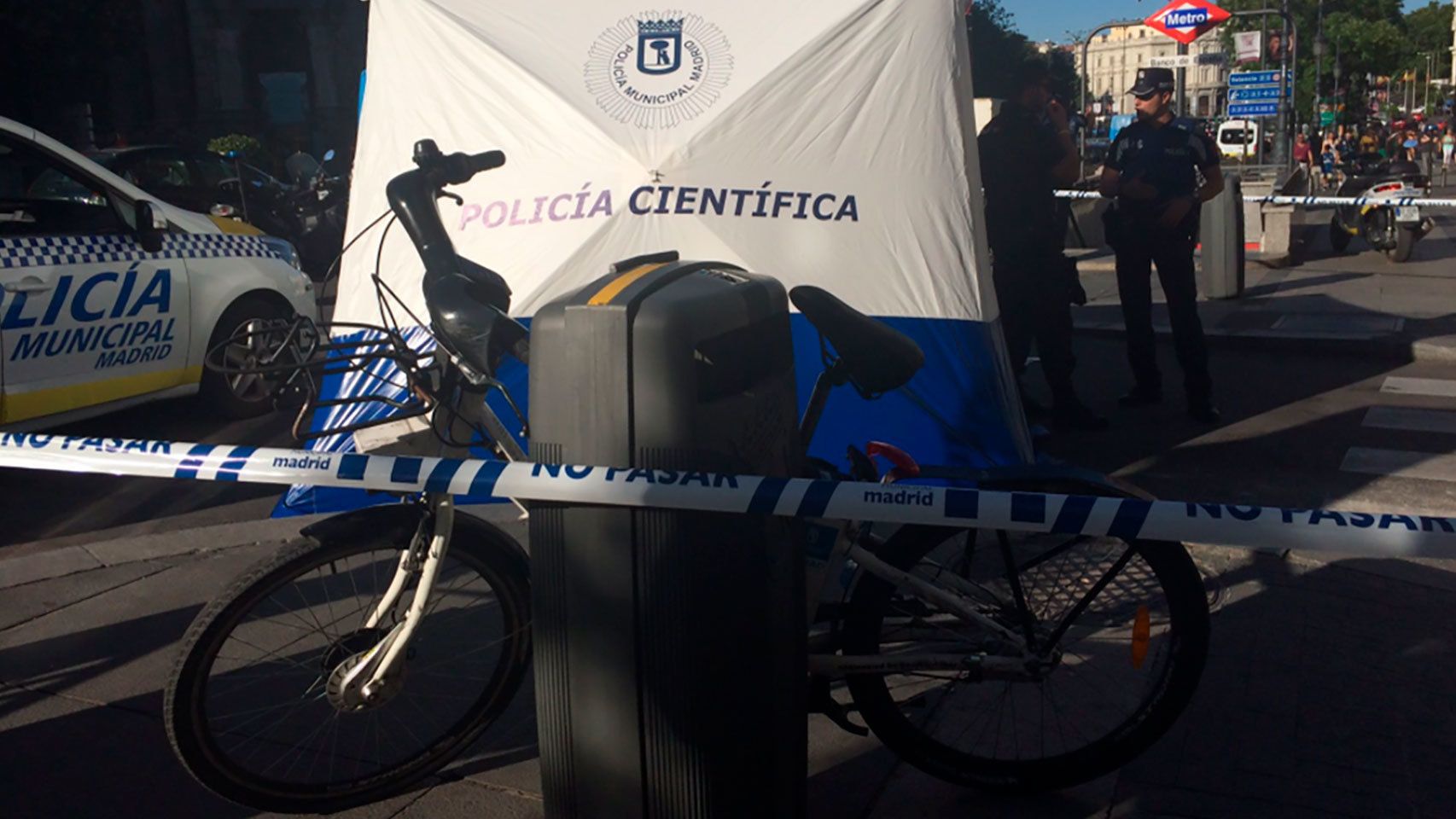 La policía científica en el lugar del accidente.