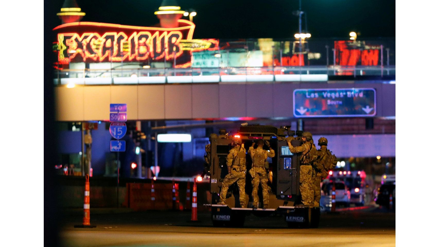 Agentes del FBI en un vehículo blindado. Steve Marcus. Reuters.