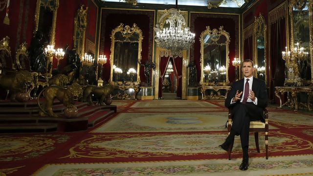 El Rey Felipe VI durante el mensaje de Navidad de 2015, grabado en el Palacio Real.