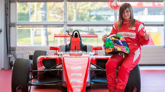 Marta Ariza, primera española en subirse a un Ferrari