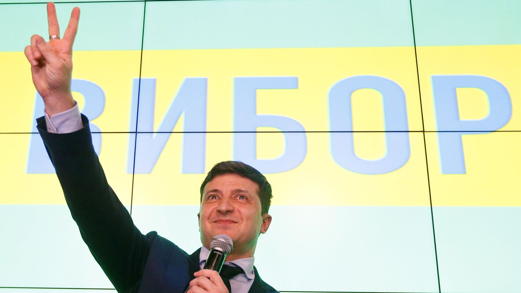 Sondeos en Ucrania: el cómico Zelinski desborda a Poroshenko en las encuestas