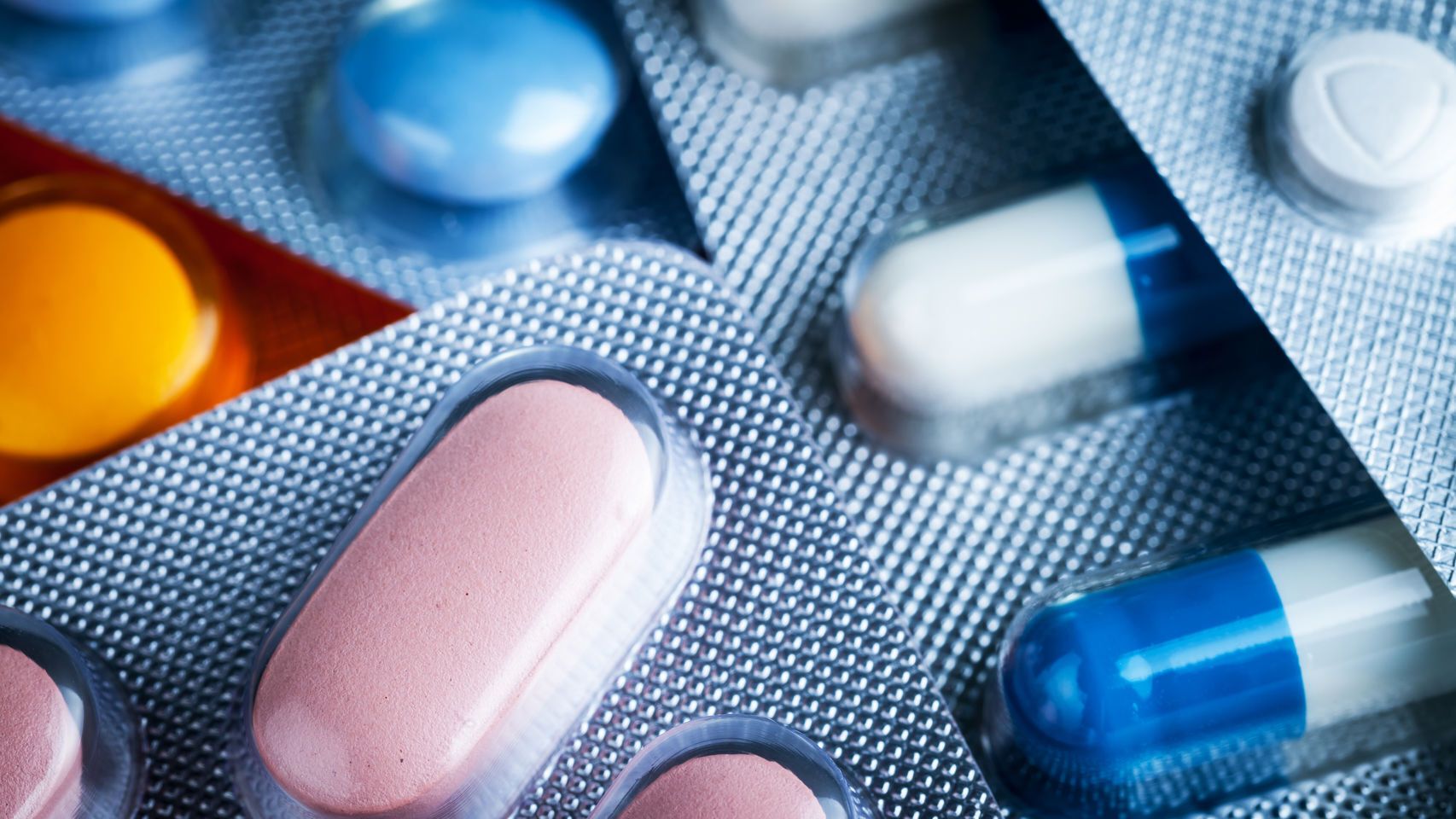 Medicamentos en cápsula y en comprimidos.