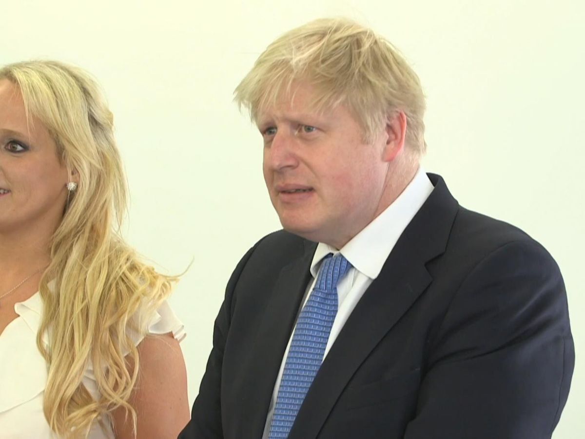 Arcuri y Johnson en una fotografía de archivo.