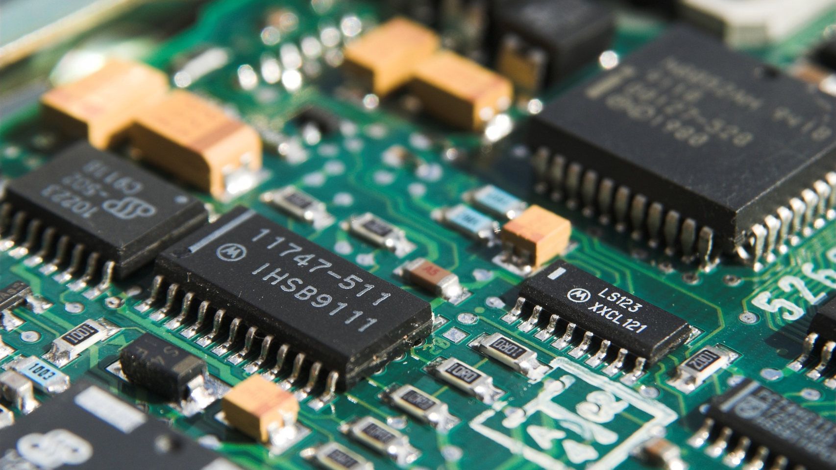 Instalar chips espía en un ordenador es tan barato y sencillo que da miedo