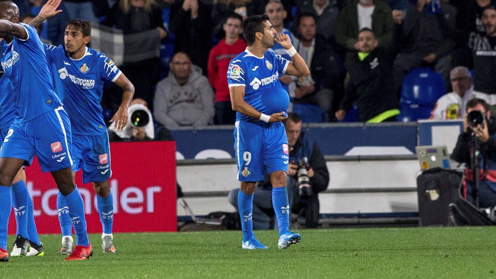 Ángel celebra uno de los goles del Getafe - Granada