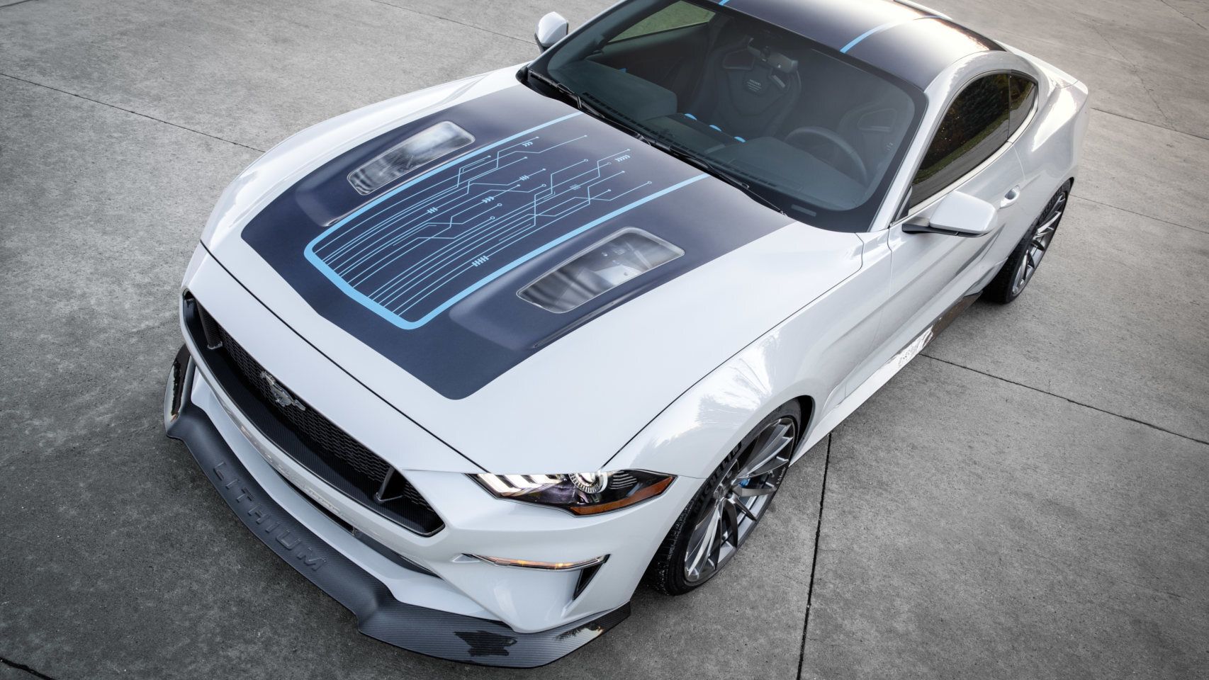 El nuevo eléctrico de Ford tiene 900 caballos, ¿y una palanca de cambios?