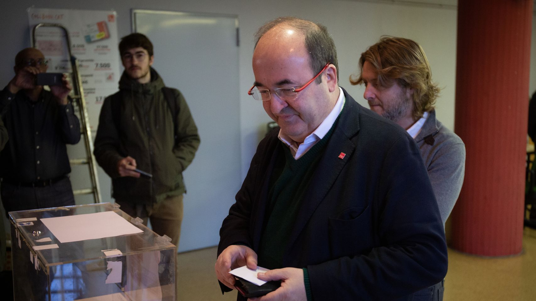 Iceta vota en la consulta del PSOE a la militancia.