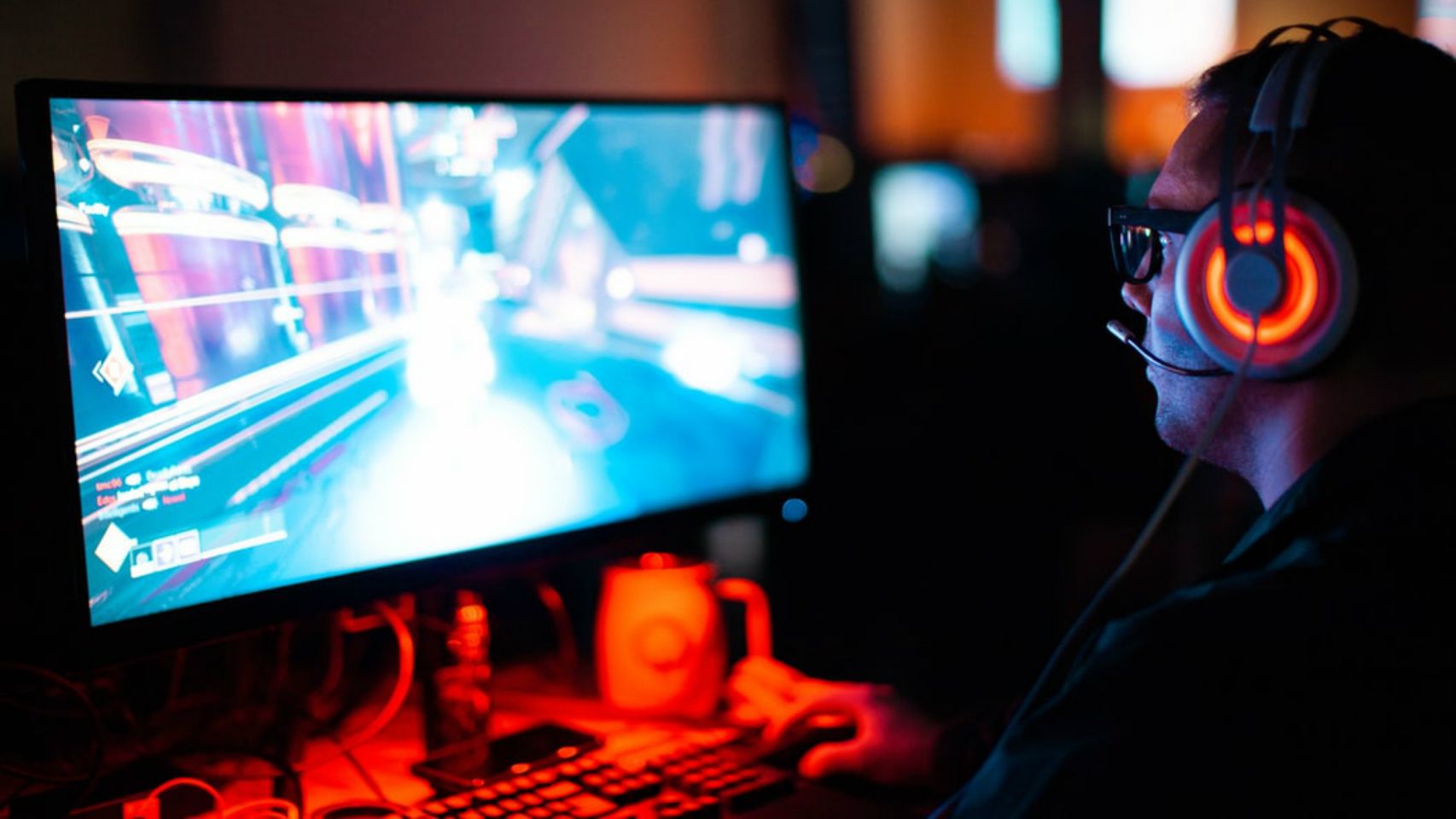 Usuarios realizando gaming, uno de los consumos que más ha crecido durante la crisis del coronavirus.