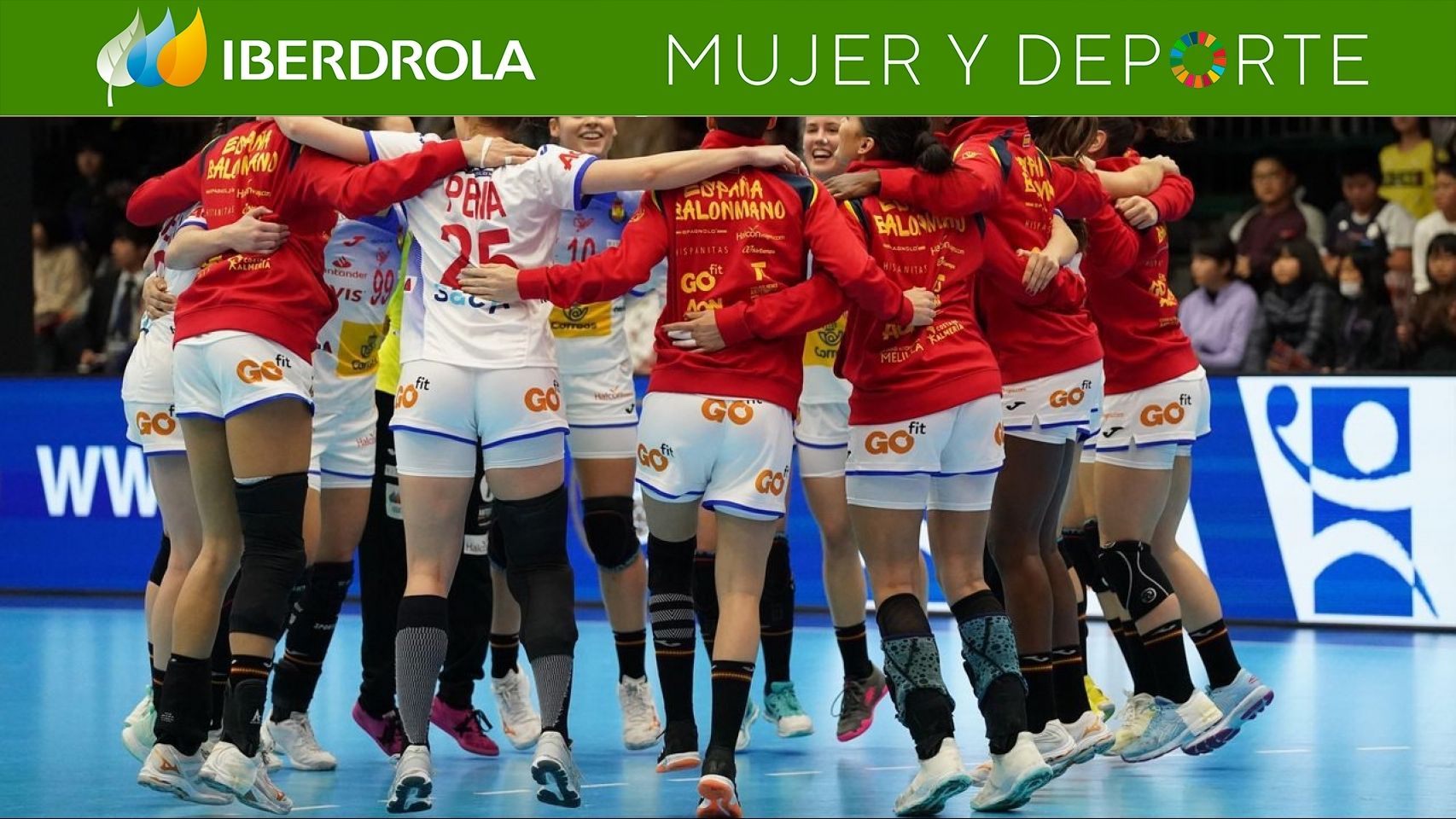 Las jugadoras de España celebran el triunfo