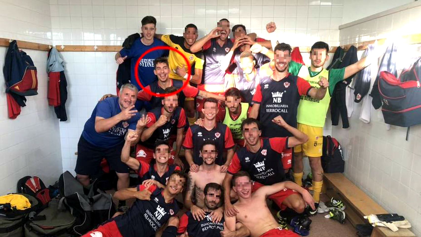 Carlos Cuadrado 'Lucho' con sus compañeros del Atlético Bembibre.