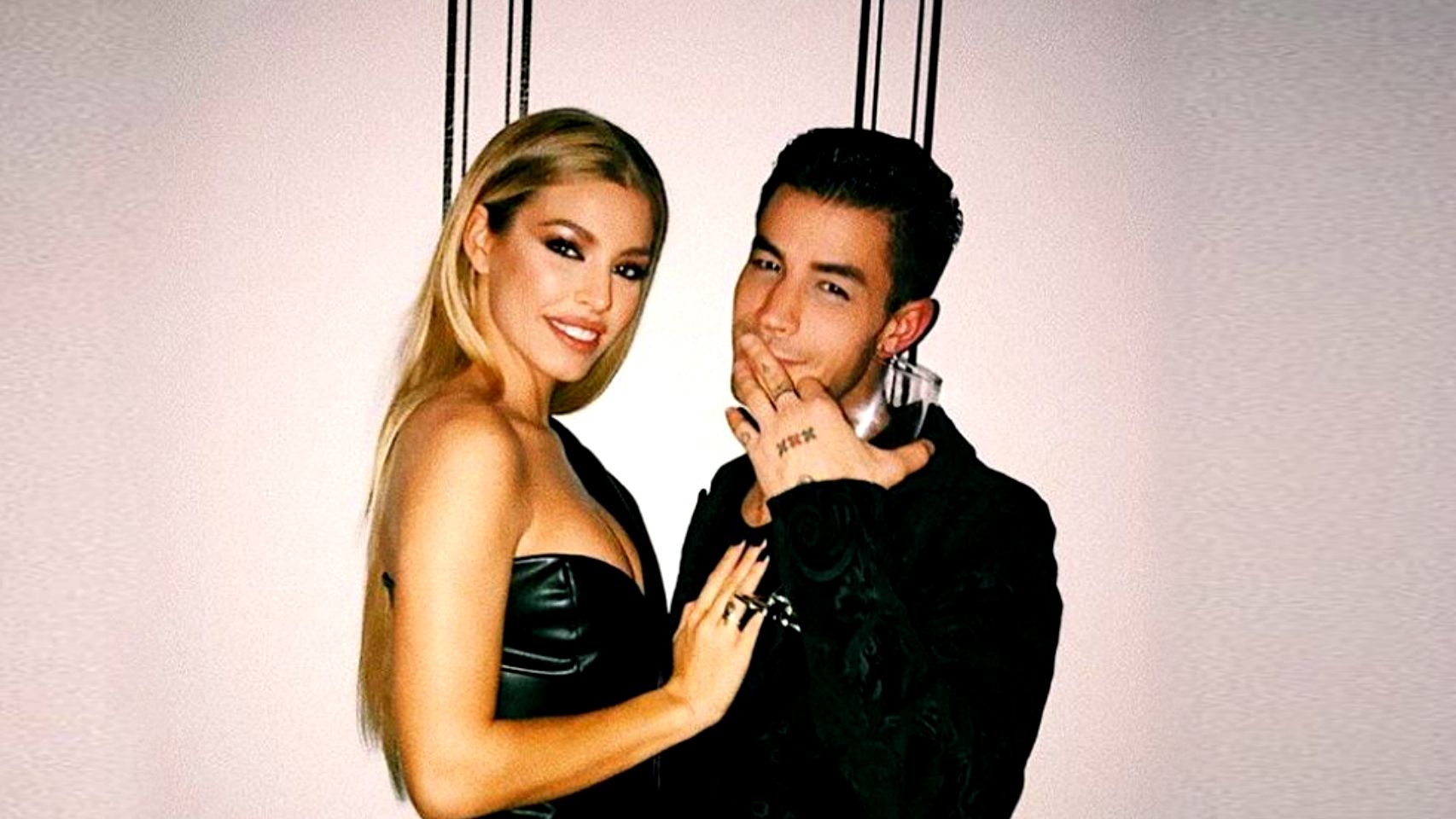 Cristian Soto junto a su hermana Jessica Goicoechea en una imagen de sus redes sociales.