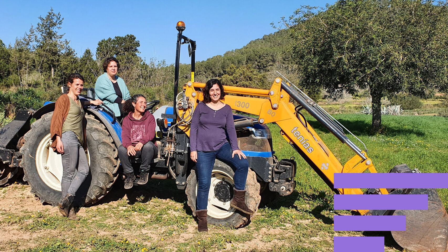 De izquierda a derecha, Marina, Francesca, Rosalina y Tanit, en el campo de Ibiza.