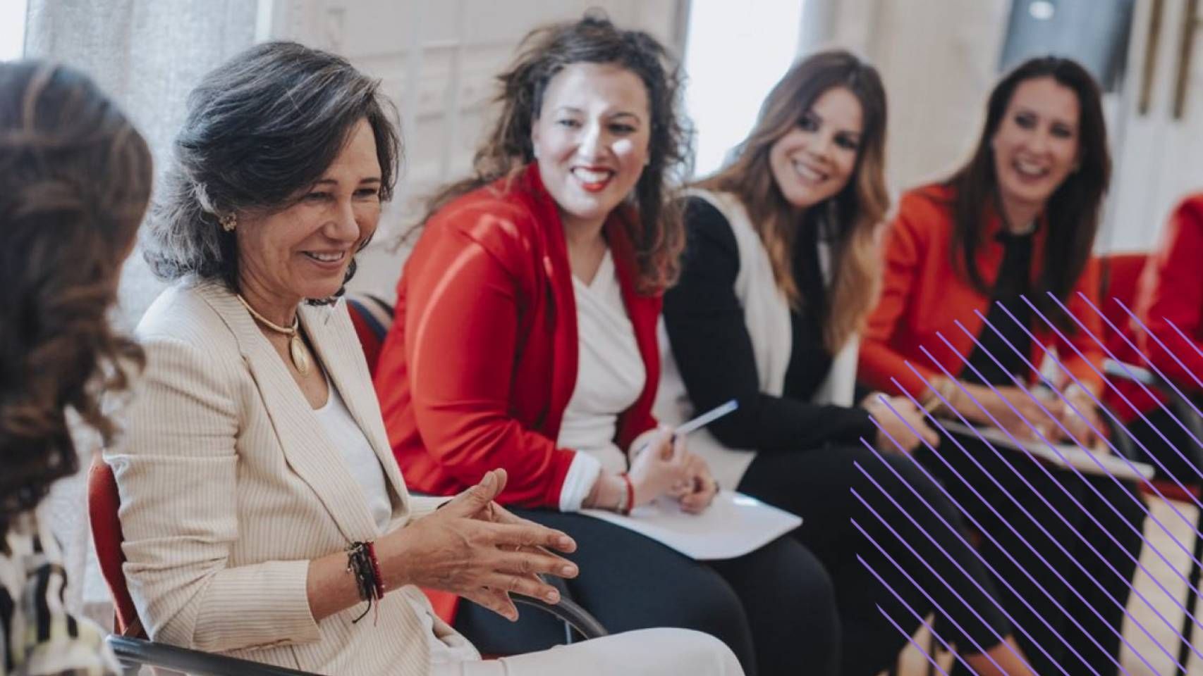 Ana Botín, presidenta del Banco Santander, con directivas de la territorial de Andalucía.