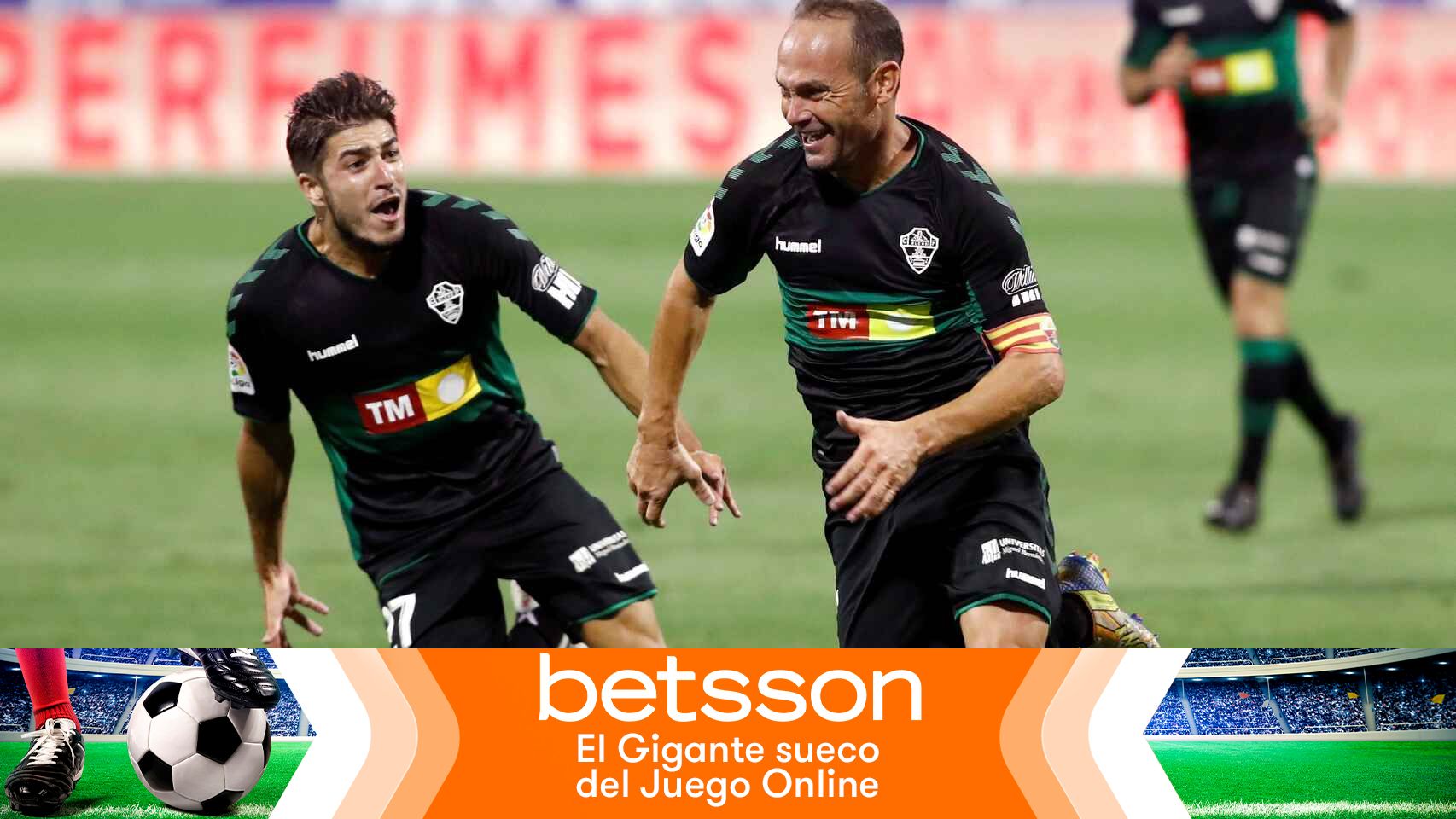Nino celebra su gol con el Elche