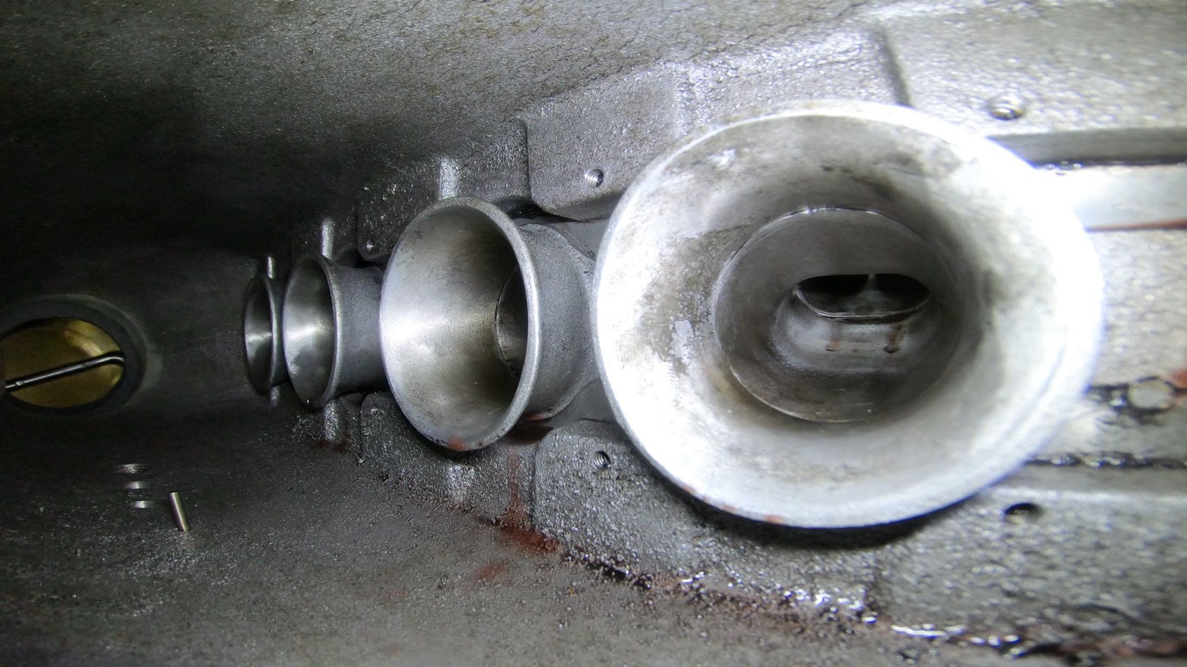 Grabación de una GoPro dentro del motor de un coche